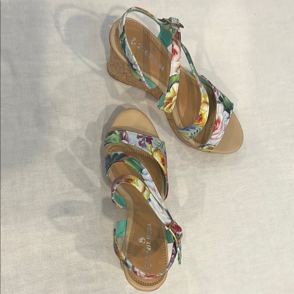 Spirit Moda Mint Wedge Sandals with Floral Accents